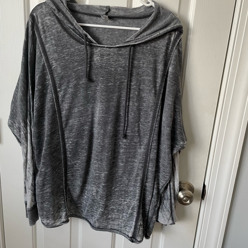 Gray thin hoodie. Size medium. Z Supply. Good condition.